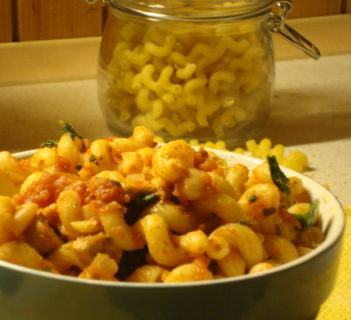 Makaron fusilli rigati z szynką wieprzową