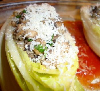 Cykoriowe łódeczki parmezanowo – pieczarkowe