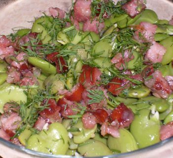 Bób z podsmażaną kiełbasą