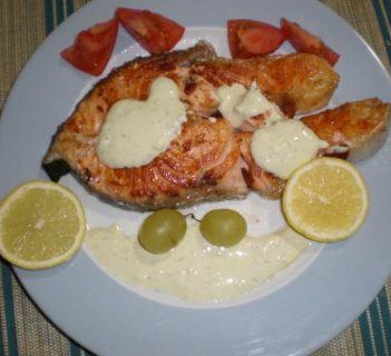 Łosoś z sosem estragonowym