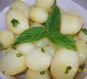 Sałatka ziemniaczana z miętą