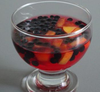 Galaretka truskawkowa z owocami