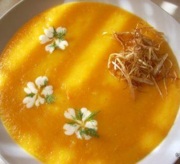 Słoneczna zupa marchewkowa