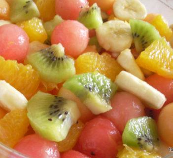 Sałatka owocowa z winem