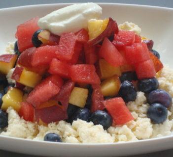 Twarożek z soczystymi owocami lata