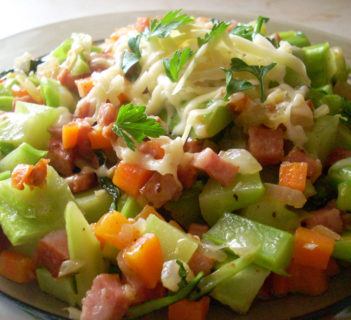 Warzywa z kiełbasą