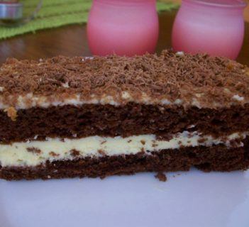 Placek czekoladowy z kremem tiramisu