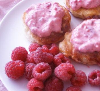 Racuszki drożdżowe z malinami