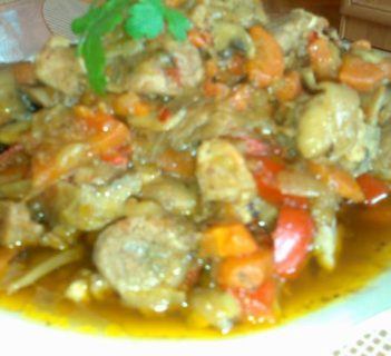 Gulasz z papryką i pieczarkami