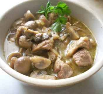 Gulasz wieprzowy z pieczarkami