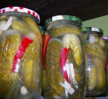 Ogórki z papryką chili