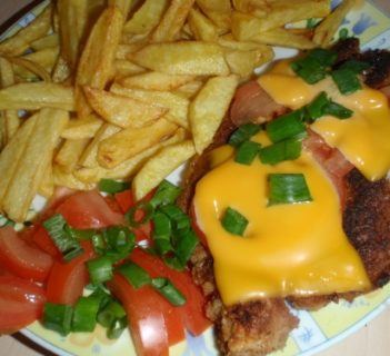 Pierś z kurczaka z serem tostowym i pomidorem