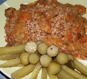 Mięso duszone z warzywami