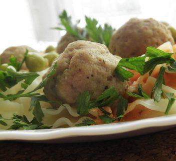 Klopsiki indycze z sosem z pomidorów i fety