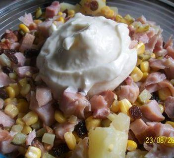 Sałatka z wędzonym kurczakiem