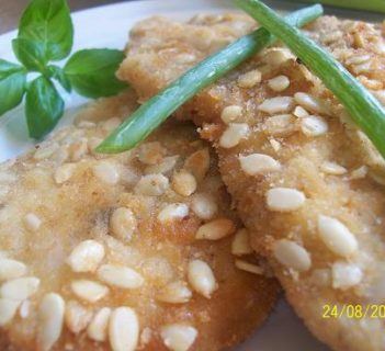 Piersi w panierce z ziarnami melona