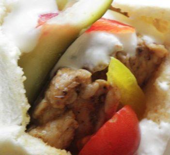 Pita z gyrosem i warzywami