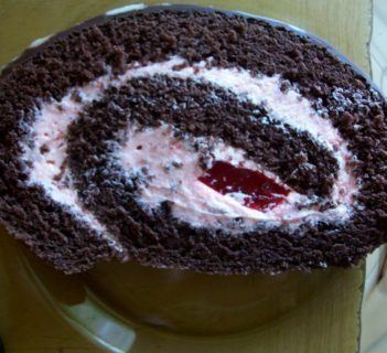 Rolada czekoladowo – malinowa