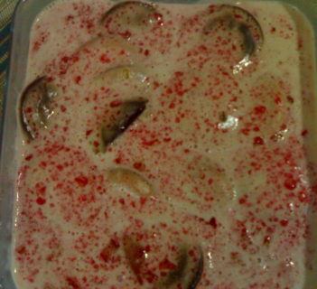 Sernik na zimno z delicjami.