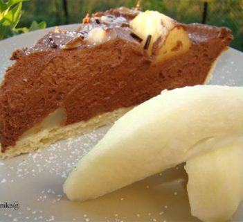 Tarta z musem czekoladowym i gruszkami