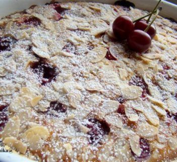 Clafoutis z wiśniami i migdałami