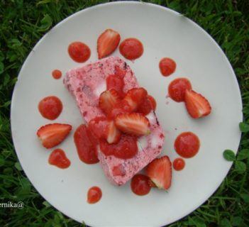Semifreddo truskawkowe z musem