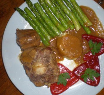 Ogon byka ze szparagami