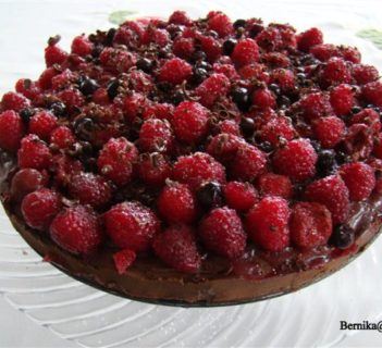 Tarta z leśnymi owocami