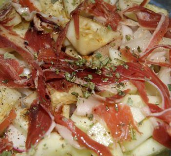 Sałatka z rzodkiewką i szynką hiszpañską – serrano