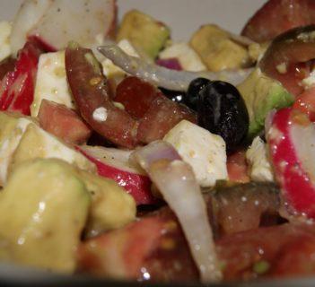 Sałatka z awokado i rzodkiewką