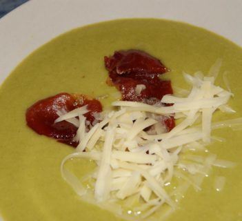 Zupa krem z jamon serrano.