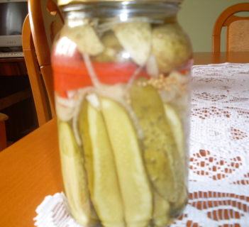 Ogórki na słodko z papryką i cebulą