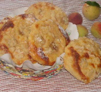 Drożdżówki z owocami