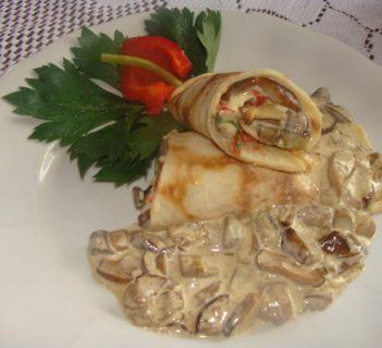 Naleśniki z grzybami .