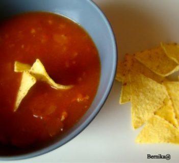 Ostra hiszpańska zupa z chorizo