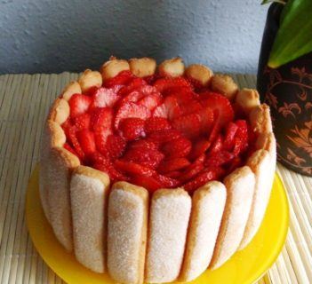 Truskawkowo-jogurtowa wieżyczka