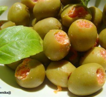 Oliwki nadziewane pastą paprykową