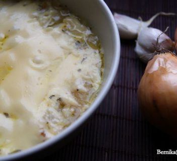 Francuska zupa cebulowa na winie