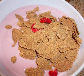 Jogurcik z płatkami Fitella Diet