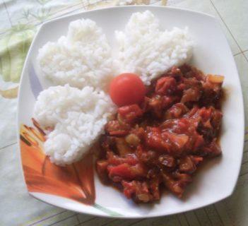 Leczo z serduszkowym ryżem