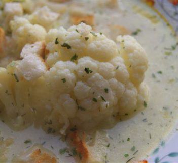 Kremowa serowa zupa z kalafiorem