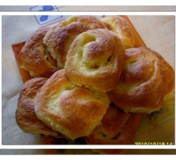 Domowe drożdżówki z serem