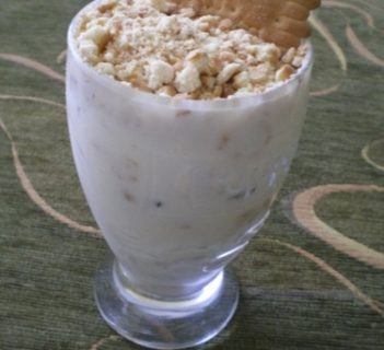 Deser jogurtowy z płatkami Fitella