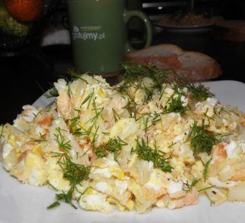 Pożywna jajecznica z łososiem