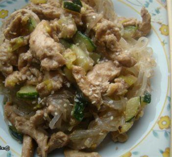 Pierś teriyaki z makaronem ryżowym