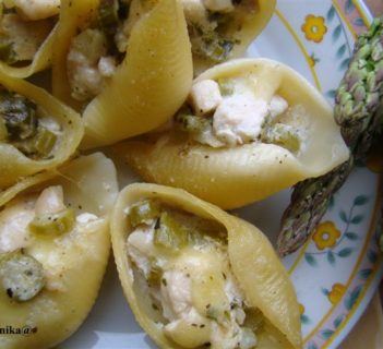 Szparagi z kurczakiem w muszlach