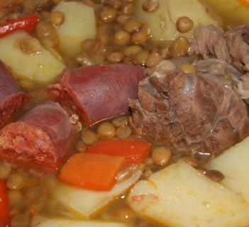 Zupa z soczewicy z dodatkiem papryki