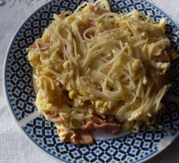 Jajecznica… tym razem z makaronem