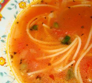 Pomidorowa z kaparami i chilli