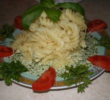 Makaron w bazyliowo – pietruszkowym pesto